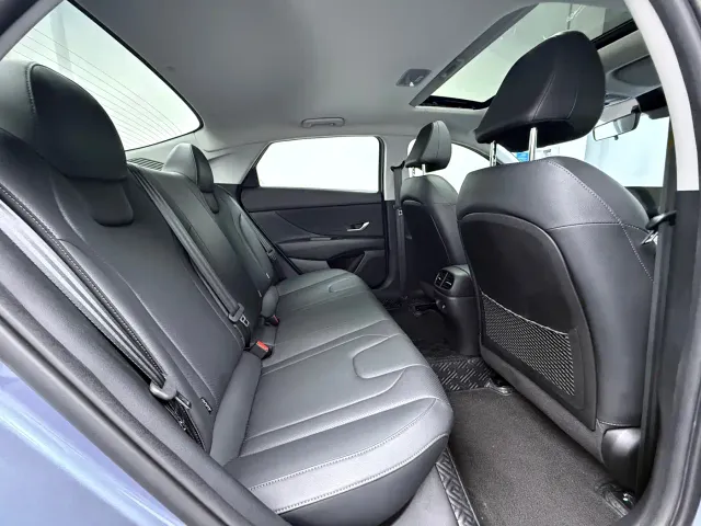 Hyundai Elantra — Фото автомобиля 10