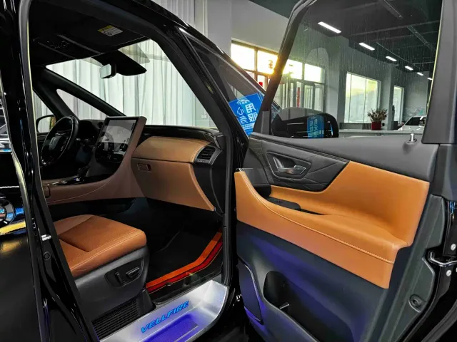 Toyota Vellfire — Фото автомобиля 9