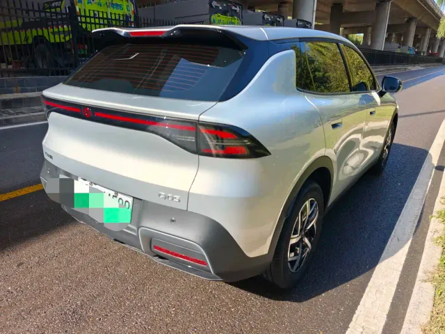 Changan Qiyuan Q05 — Фото автомобиля 4
