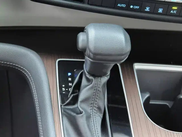 Toyota Sienna — Фото автомобиля 12