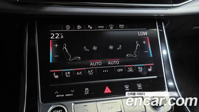 Audi Q8 55 TFSI quattro Premium — Фото автомобиля 28