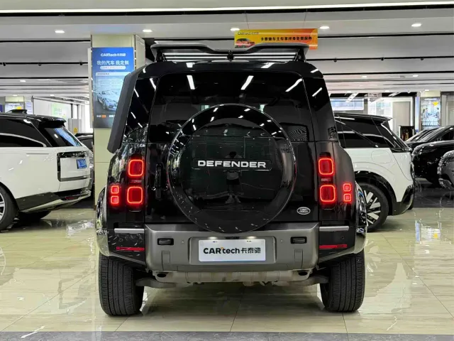 Land Rover Defender — Фото автомобиля 6
