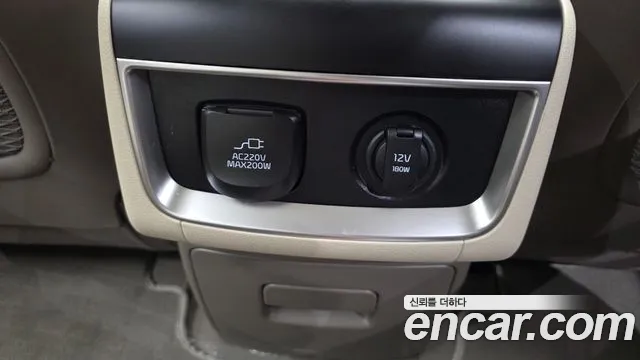 Kia Canival — Фото автомобиля 8