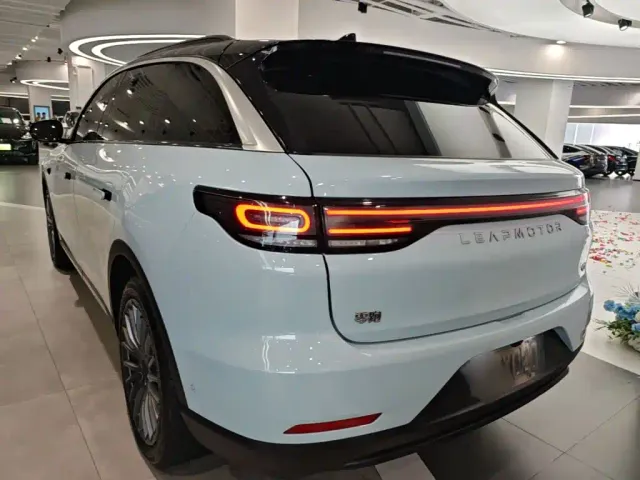Leapmotor C11 — Фото автомобиля 4
