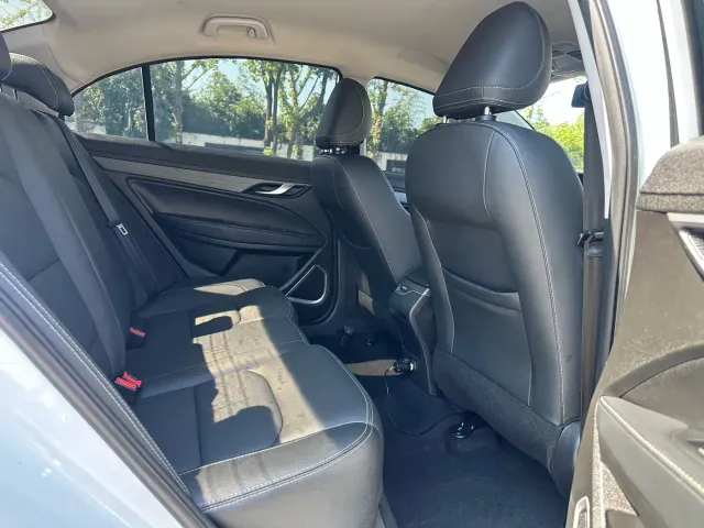 Geely Emgrand — Фото автомобиля 9