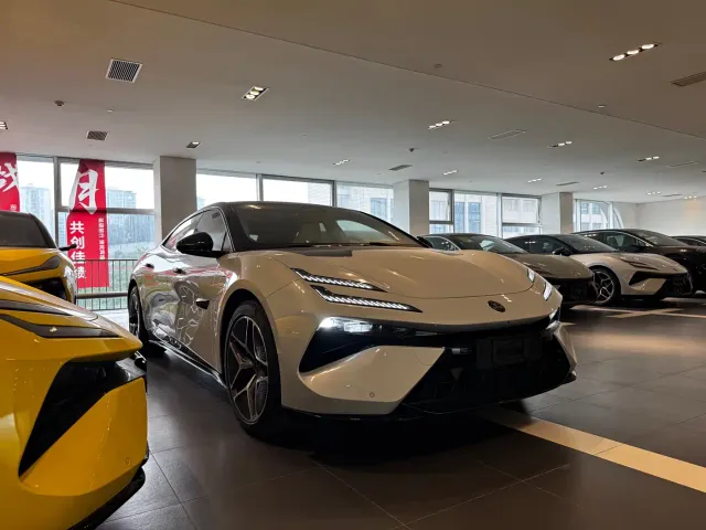 Lotus Emeya — Фото автомобиля 4