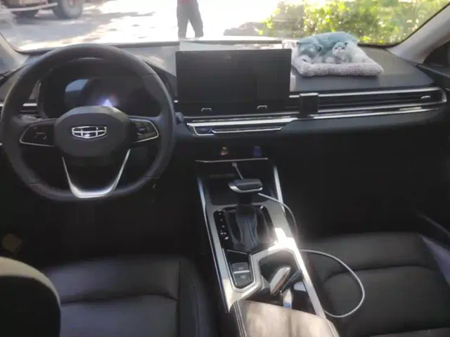 Geely Emgrand — Фото автомобиля 12