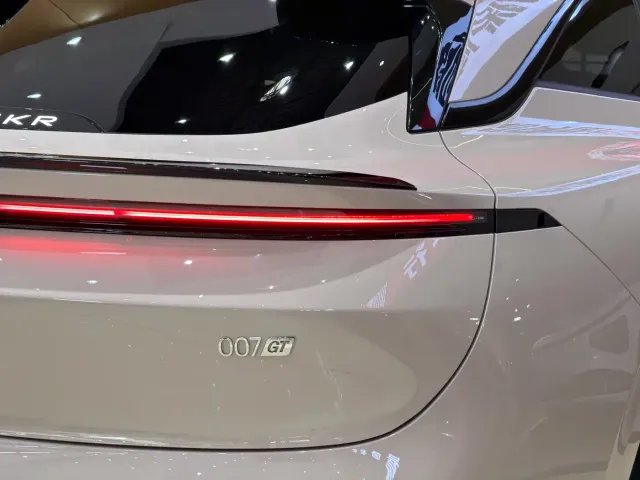 Zeekr 007 GT — Фото автомобиля 4