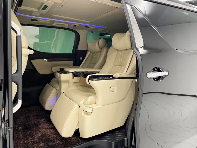 Toyota Alphard — Фото автомобиля 18