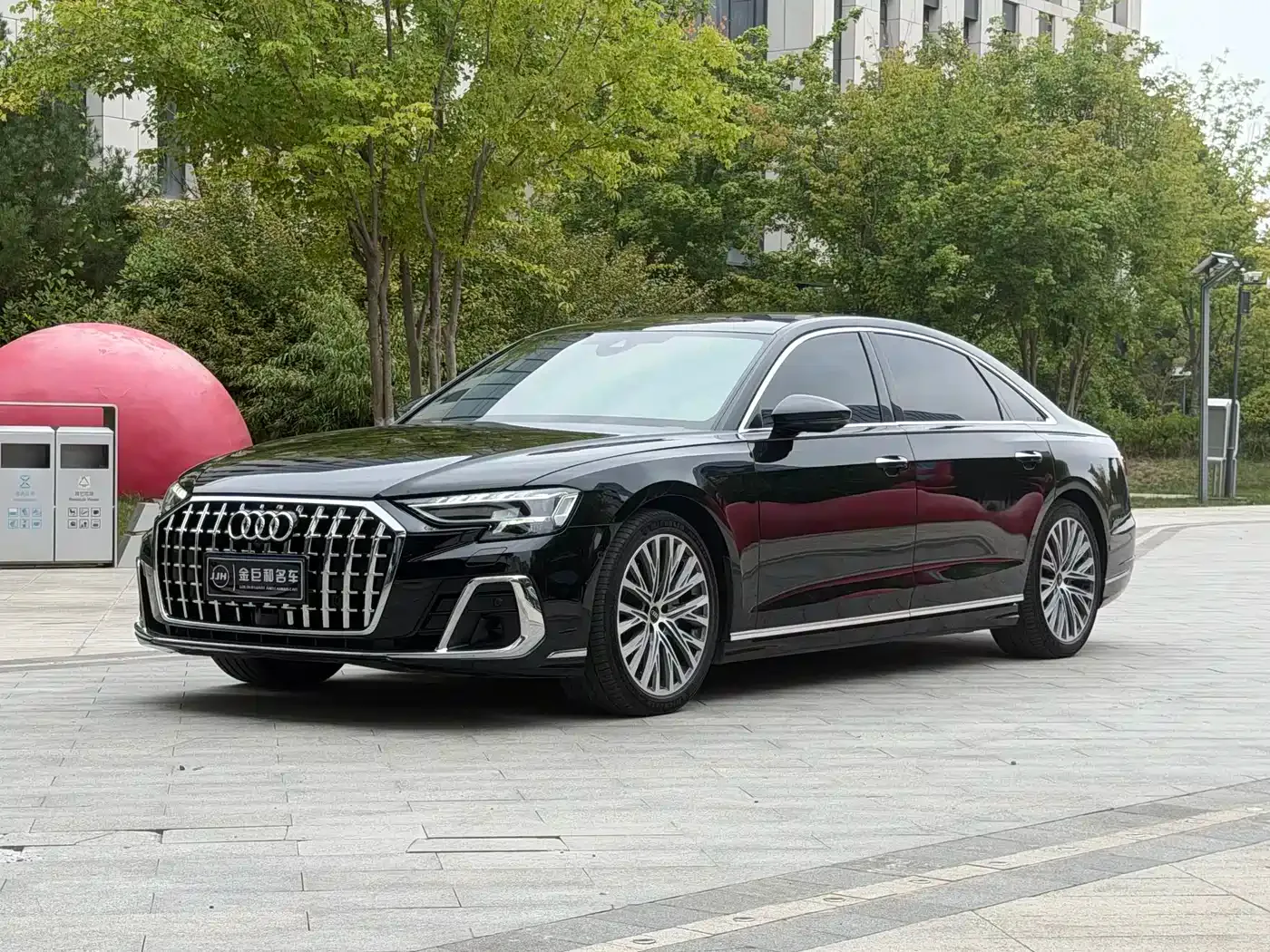 Фотография автомобиля — Audi A8