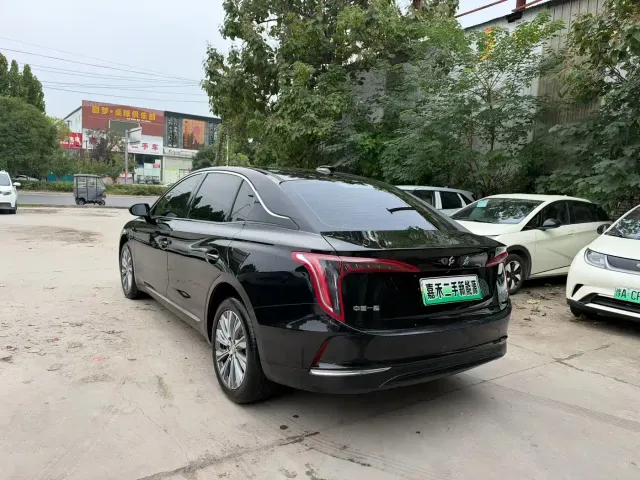 Hongqi E-QM5 — Фото автомобиля 6