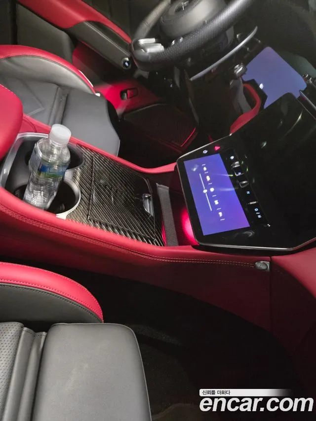 Maserati Grecale — Фото автомобиля 9