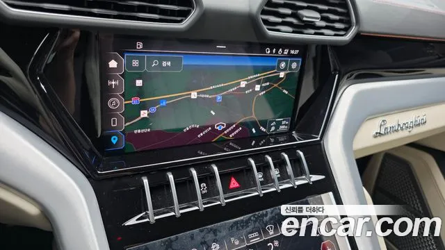 Lamborghini Urus — Фото автомобиля 13
