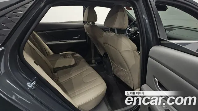 Hyundai Avante CN7 — Фото автомобиля 16