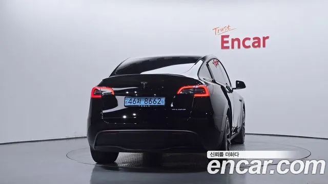 Tesla Model Y — Фото автомобиля 4
