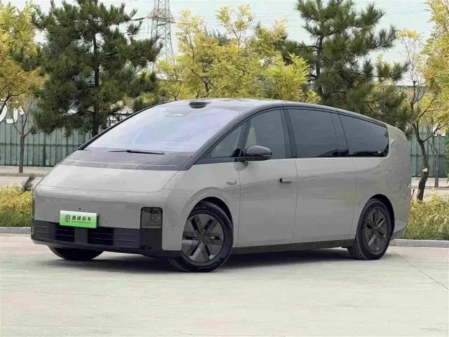 Фотография автомобиля — Li Auto MEGA
