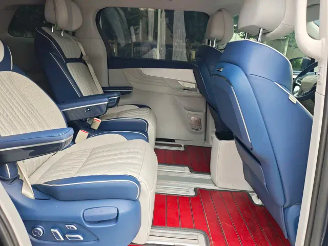 Roewe iMAX8 — Фото автомобиля 9