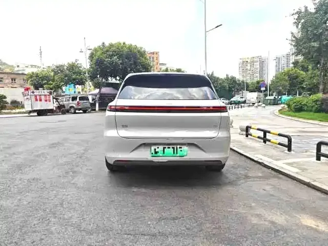 Li Auto L6 — Фото автомобиля 9