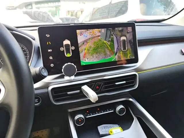 Geely Binyue — Фото автомобиля 12