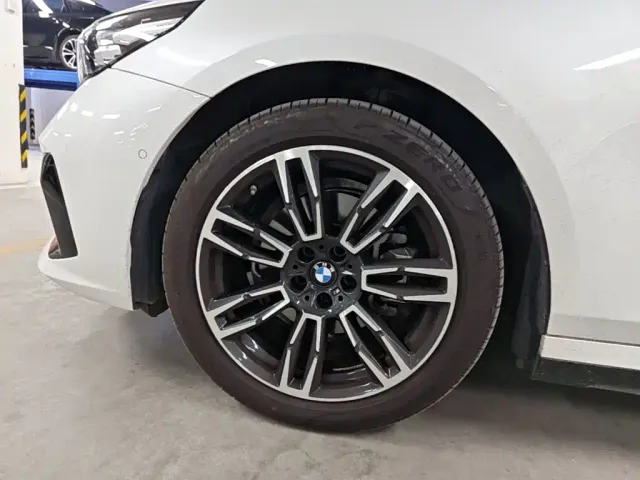 BMW 5 Series — Фото автомобиля 22