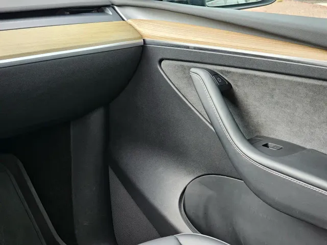 Tesla Model Y — Фото автомобиля 14
