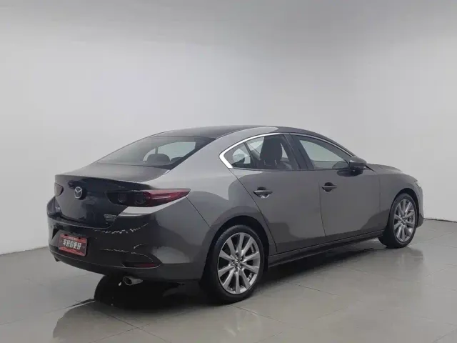 Mazda Axela — Фото автомобиля 2