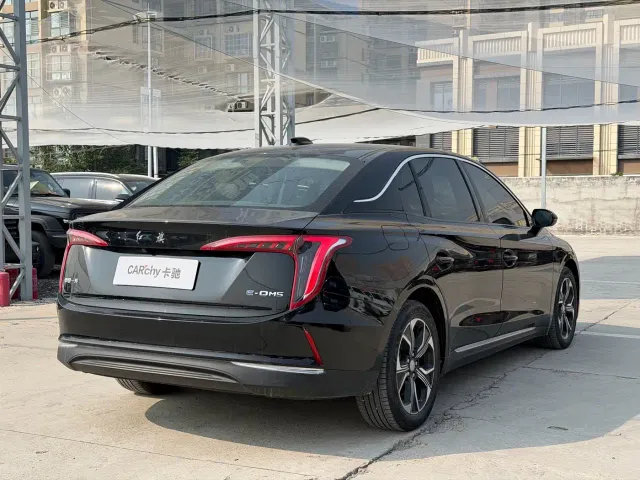 Hongqi E-QM5 — Фото автомобиля 4