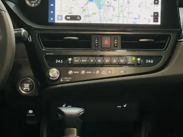 Lexus ES — Фото автомобиля 7