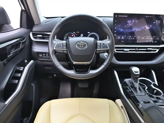 Toyota Highlander — Фото автомобиля 17