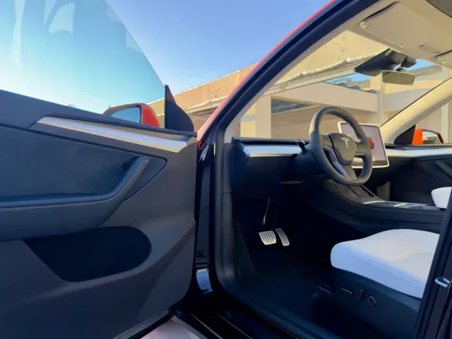 Tesla Model Y — Фото автомобиля 6