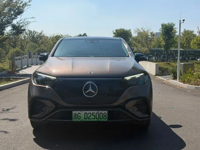 Mercedes-Benz EQE SUV — Фото автомобиля 3