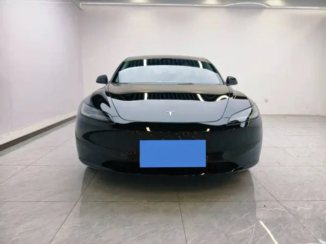 Tesla Model 3 — Фото автомобиля 2