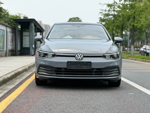 Volkswagen Golf — Фото автомобиля 2