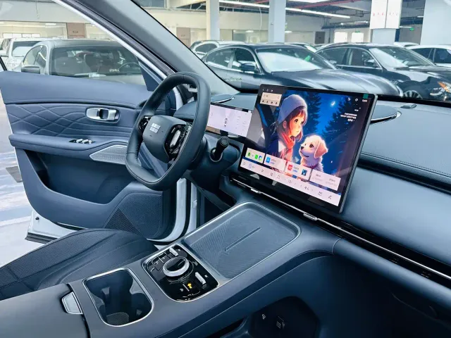 Geely Galaxy Starship 7 EM-i — Фото автомобиля 7