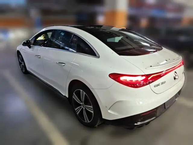 Mercedes-Benz EQE — Фото автомобиля 6