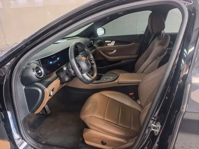 Mercedes-Benz E-Class — Фото автомобиля 3