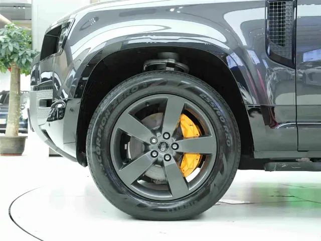 Land Rover Defender — Фото автомобиля 19