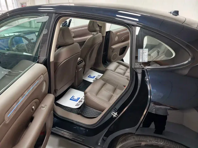 IM Motors LS6 — Фото автомобиля 14