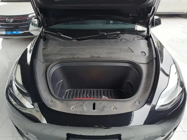 Tesla Model Y — Фото автомобиля 19