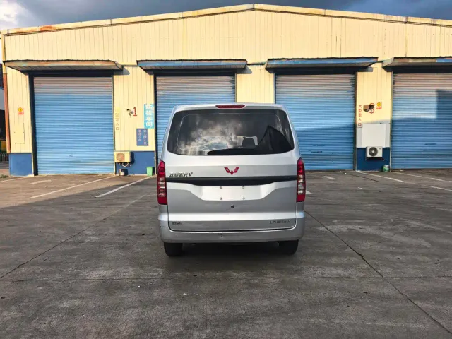 Wuling Hongguang V — Фото автомобиля 3
