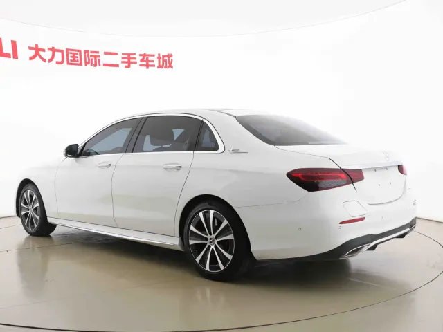 Mercedes-Benz E-Class — Фото автомобиля 15