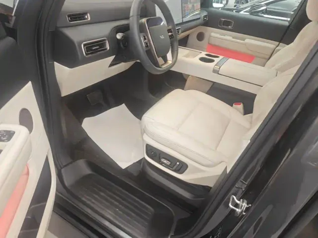 Li Auto MEGA — Фото автомобиля 14