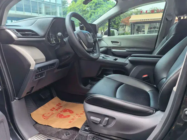 Toyota Sienna — Фото автомобиля 8