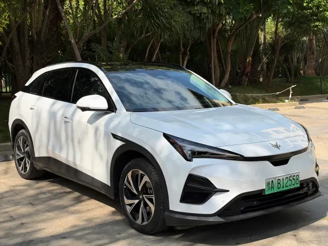 Arcfox Alpha T5 — Фото автомобиля 3