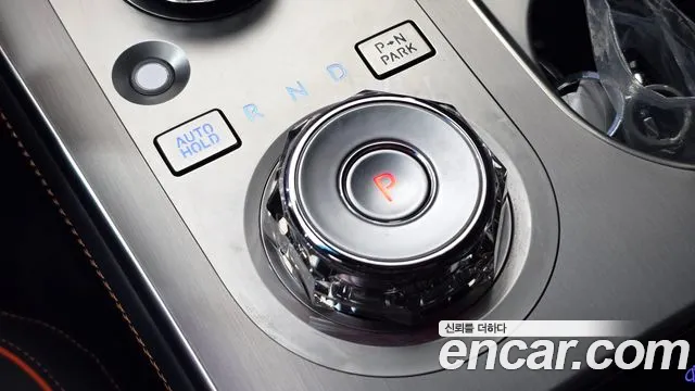 Genesis GV70 — Фото автомобиля 12