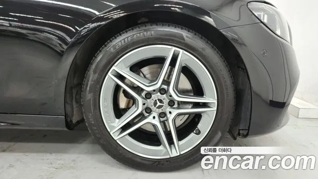 Mercedes-Benz E-Class — Фото автомобиля 5