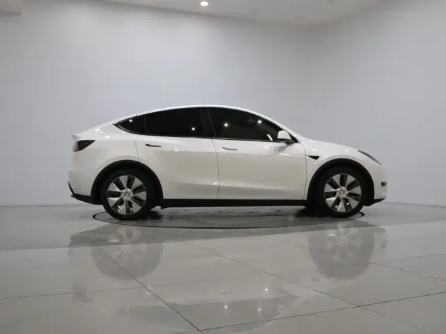 Tesla Model Y — Фото автомобиля 7