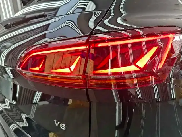 Volkswagen Touareg — Фото автомобиля 10