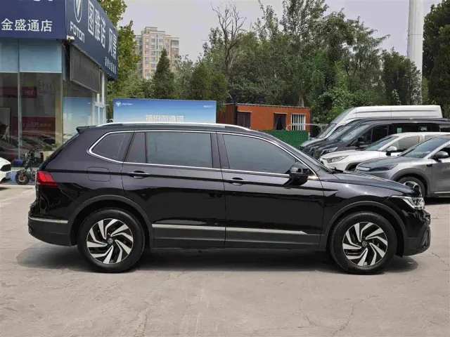 Volkswagen Tiguan L — Фото автомобиля 3