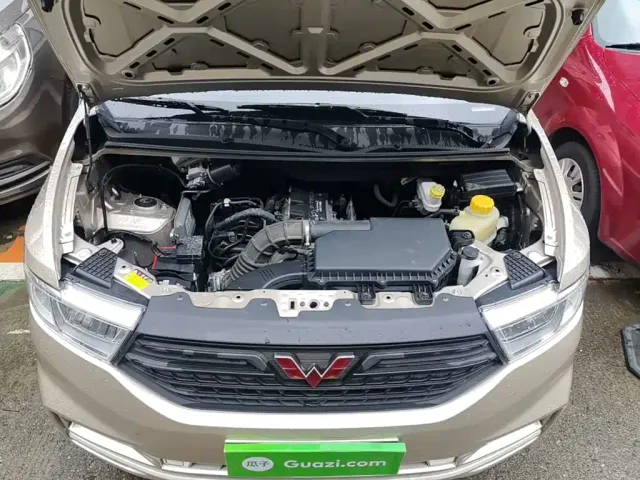 Wuling Hongguang V — Фото автомобиля 19